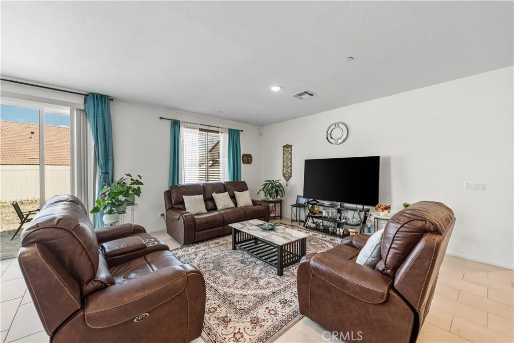 37732 Phelan Lane, Palmdale, California 93552 home-pic-8